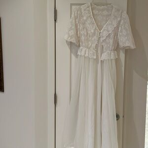 A bride’s night gown and dressing gown.In great condition